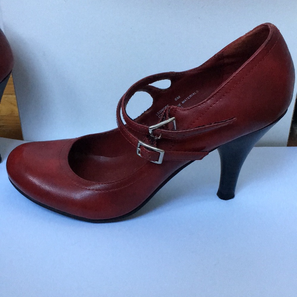 Red Heels - Picture 4 of 8